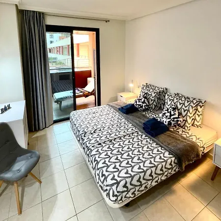 Gecko With Private Parking - 1 Minutes From The Oceanfront! דירה