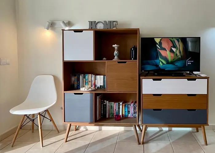 Gecko With Private Parking - 1 Minutes From The Oceanfront! דירה *