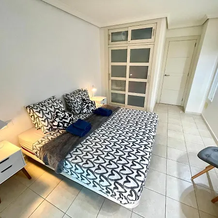 Gecko With Private Parking - 1 Minutes From The Oceanfront! Apartmán